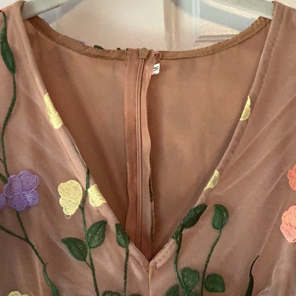 Beautiful 3D multicolor floral appliqué dress - Picture 4 of 15